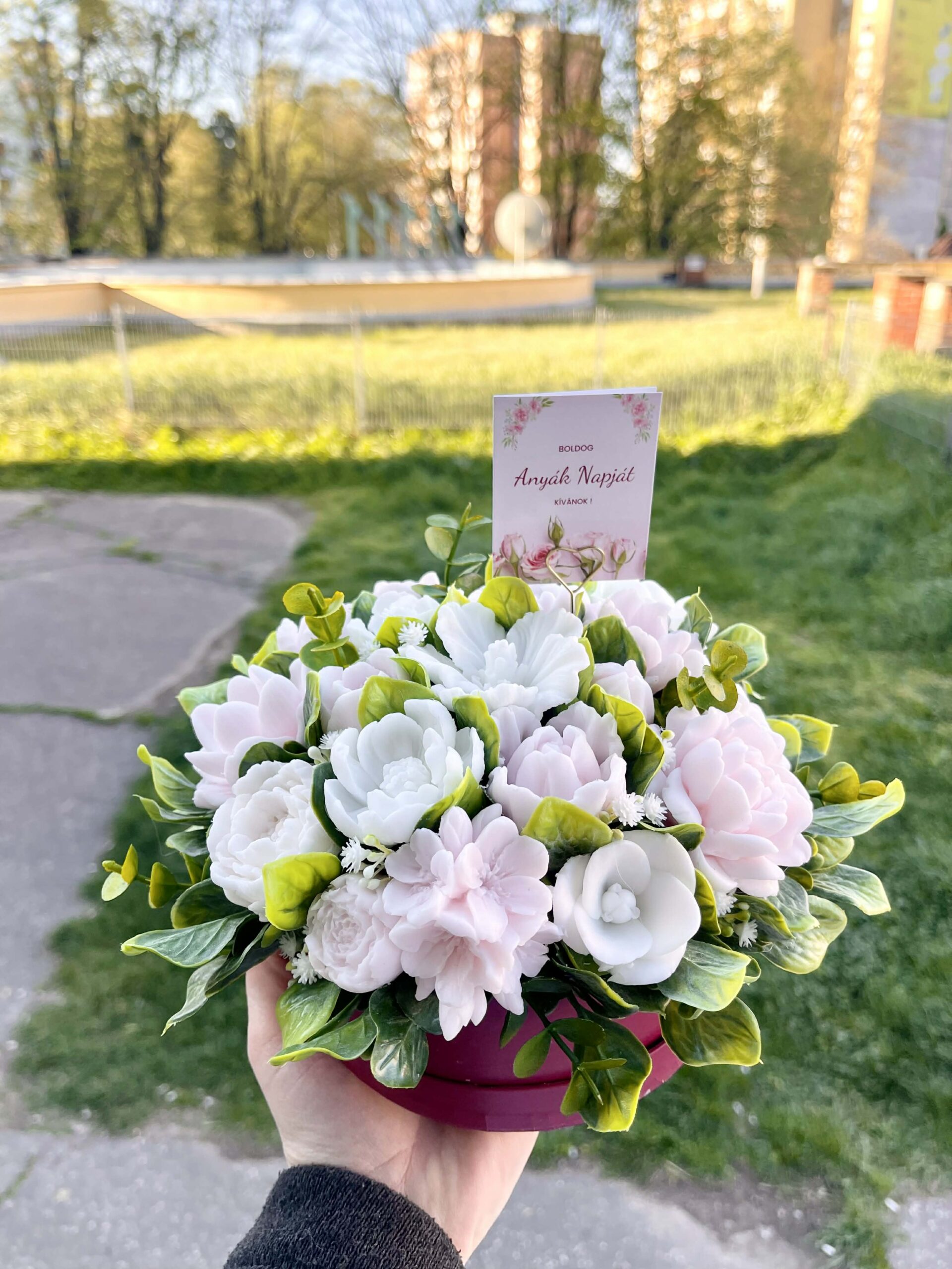 Suttogó elegancia – Anyák napi illatos szappanvirág üzenettel - Image 2